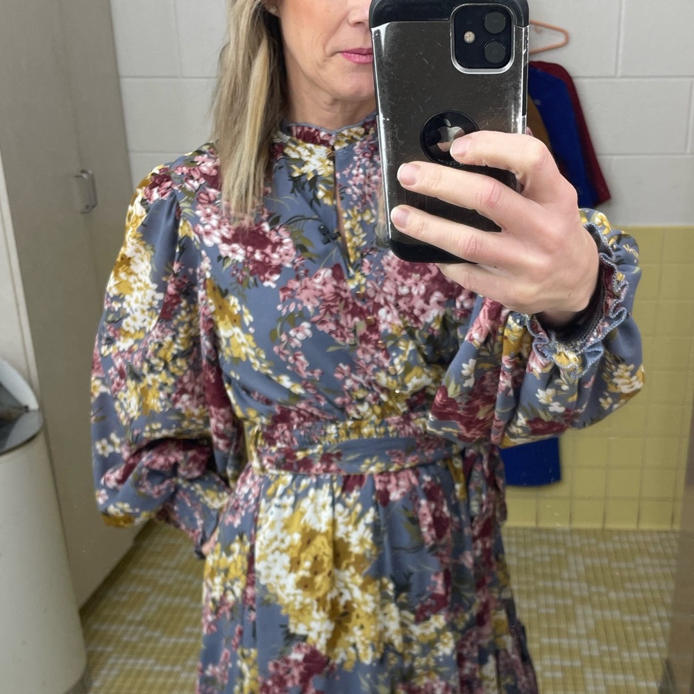 Chicwish Flying Petals Print Puff Sleeves Ruffle Dress in Lavender XS - Picture 2 of 11